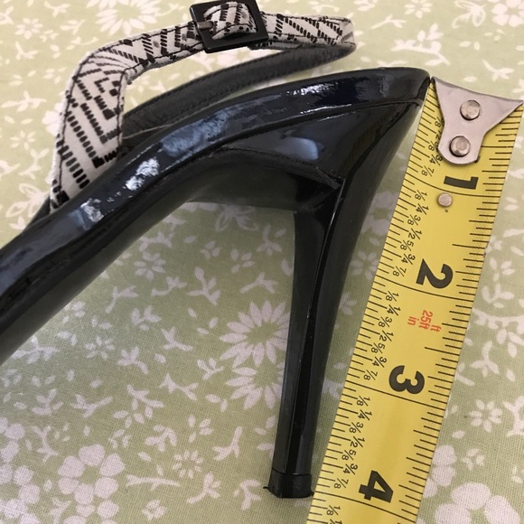 Stuart Weitzman - Picture 2 of 4